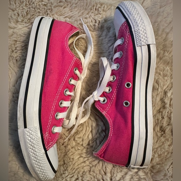 Converse Shoes - Bright Pink Low Top Converse Women’s 7